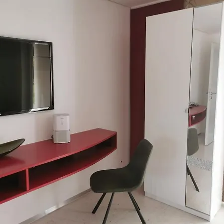 Komfortables Zimmer In Ruhiger Wohnlage, Inkl. Tax Rum i privatbostad Dornbirn